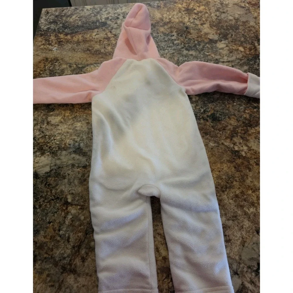 Baby girl OLD NAVY pink fleece one-piece hoodi. Pajama size 18-24 month.